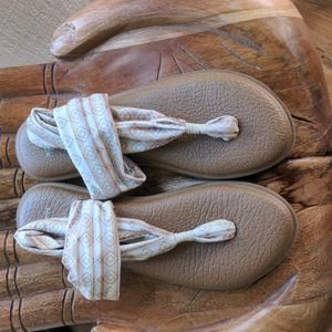 NWOT Sanuk Yoga Mat Sandals size 10
